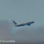 トランプ大統領の乗る大統領専用機の横をUFOが横切る衝撃映像が！宇宙人からの警告か？